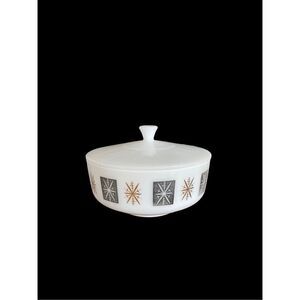 Vintage Federal Glass milk glass atomic starburst 3.5 quart lidded casserole dis